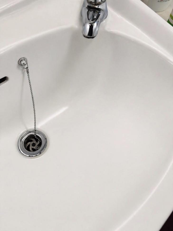 The same bathroom basin and tap clean and white after cleaning